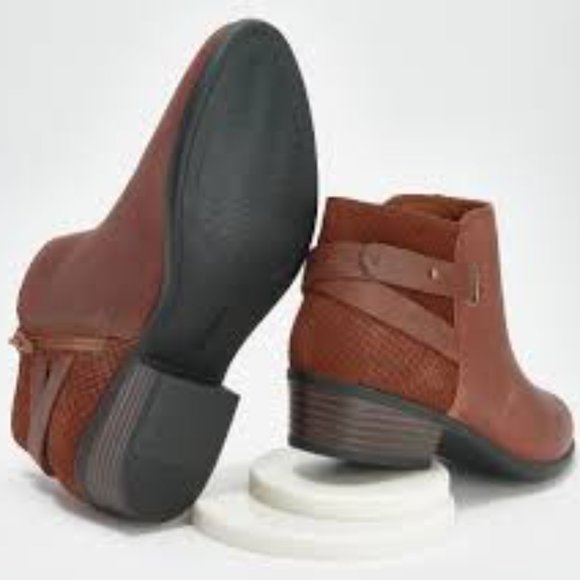 clarks addiy gladys
